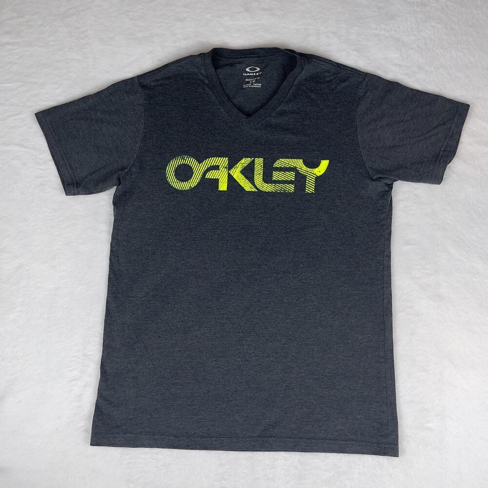 Oakley T-Shirt Men Small Gray Yellow Spell Out Logo V-Neck Short Sleeve Pullover